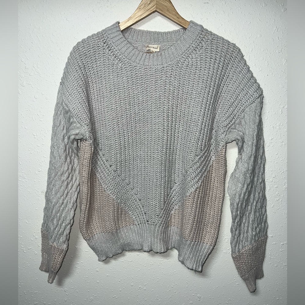 Hem & Thread 100% Polyester Kit Women’s‎ Sweater Gray & Pink